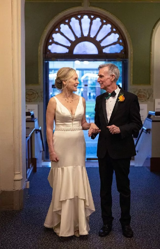 Bill Nye wore a black tuxedo and honored his father by wearing his cufflinks